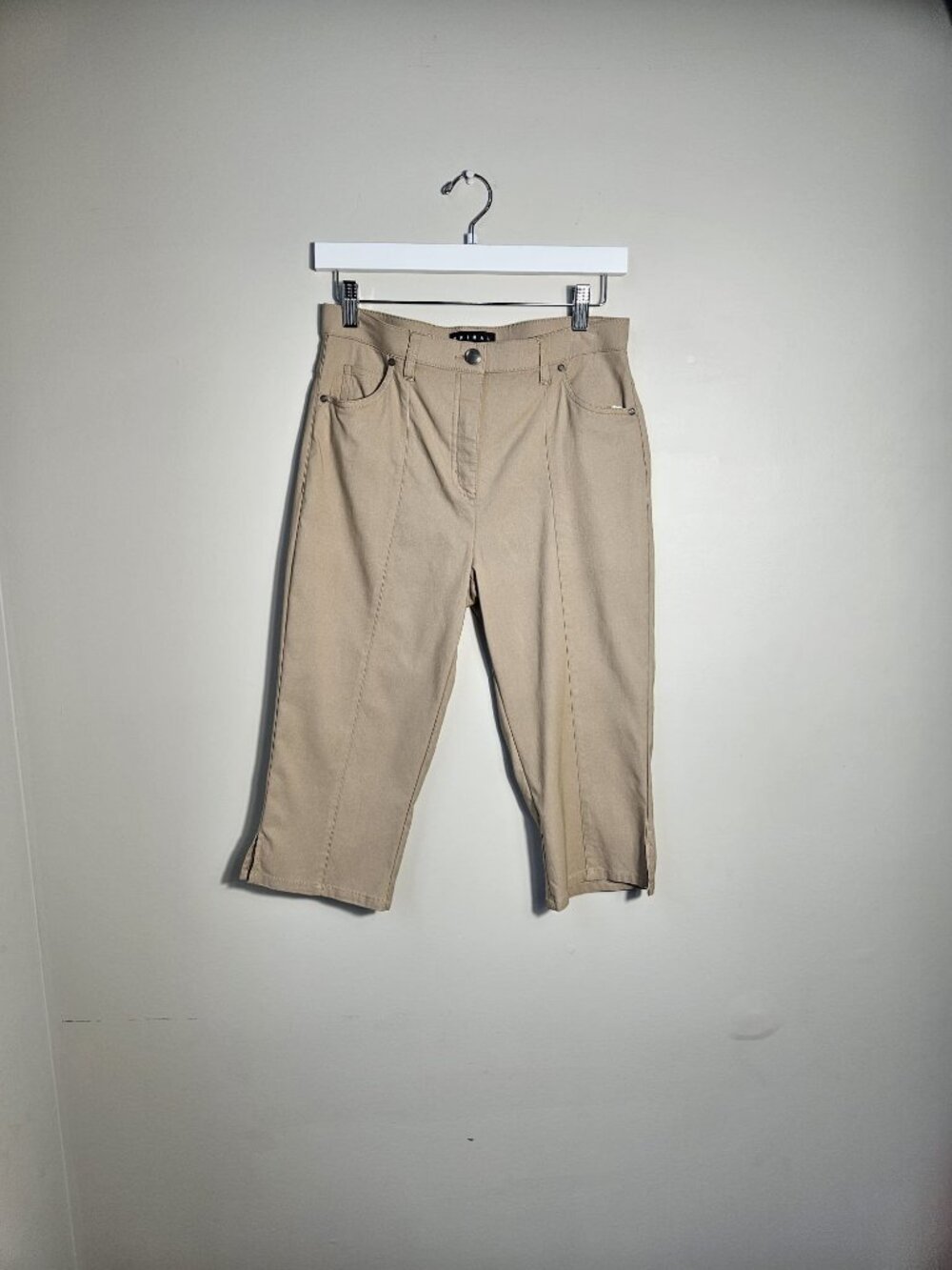 TRIBAL  Beige Capri Pants Women's Size 6